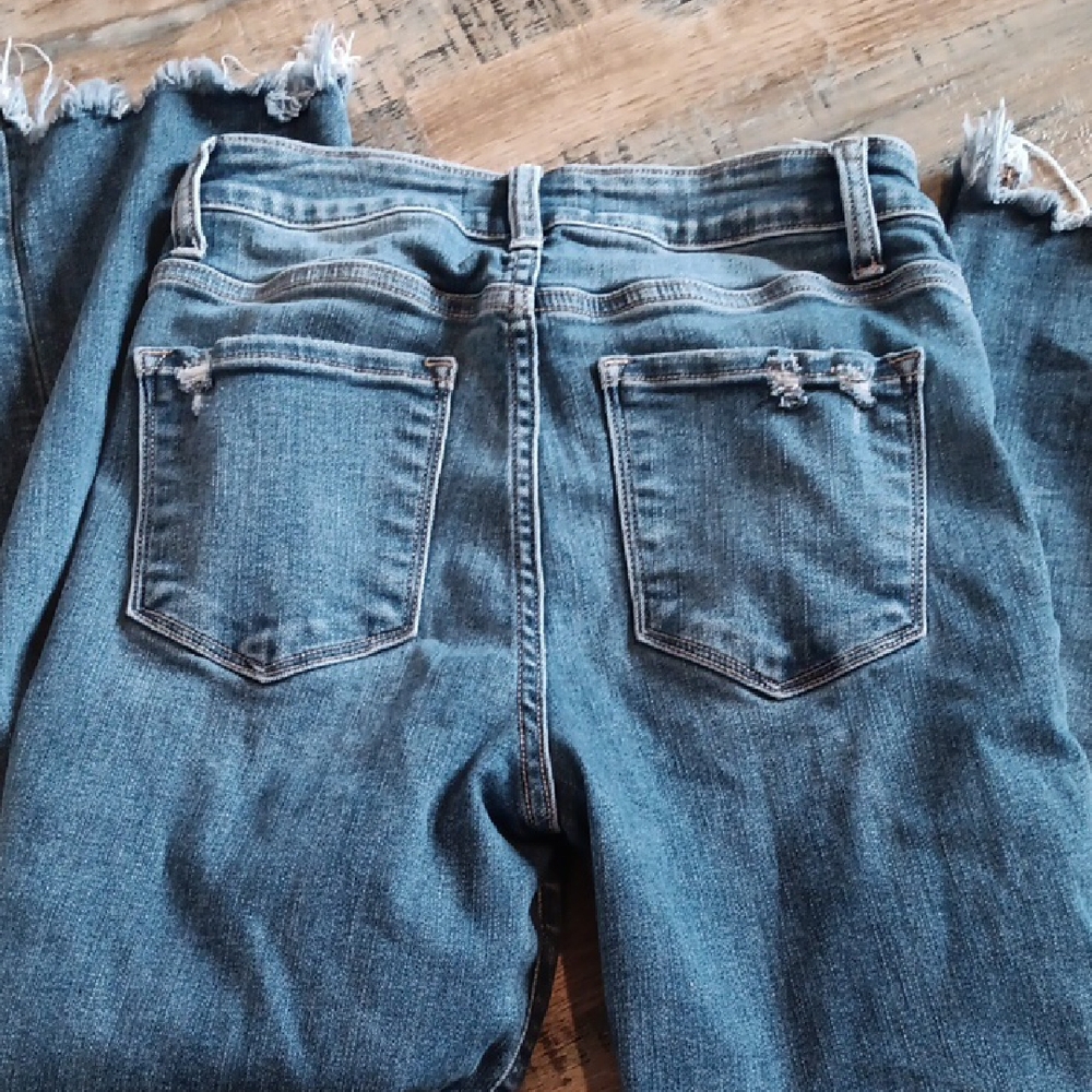 High-Rise Women’s Blue Flare Jeans with Button-Fly - Picture 4 of 4